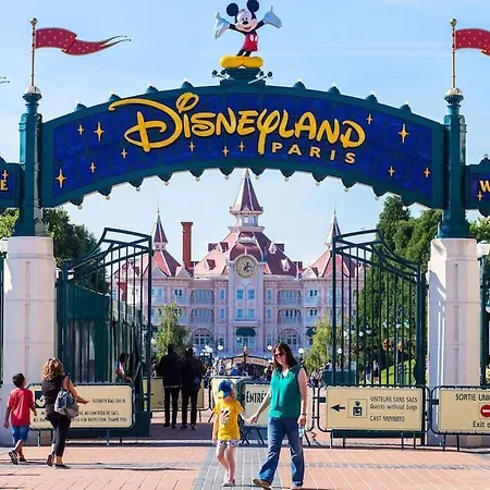 L'olivier Centre Parking Disneyland 4 Personnes Et 1 Bebe *